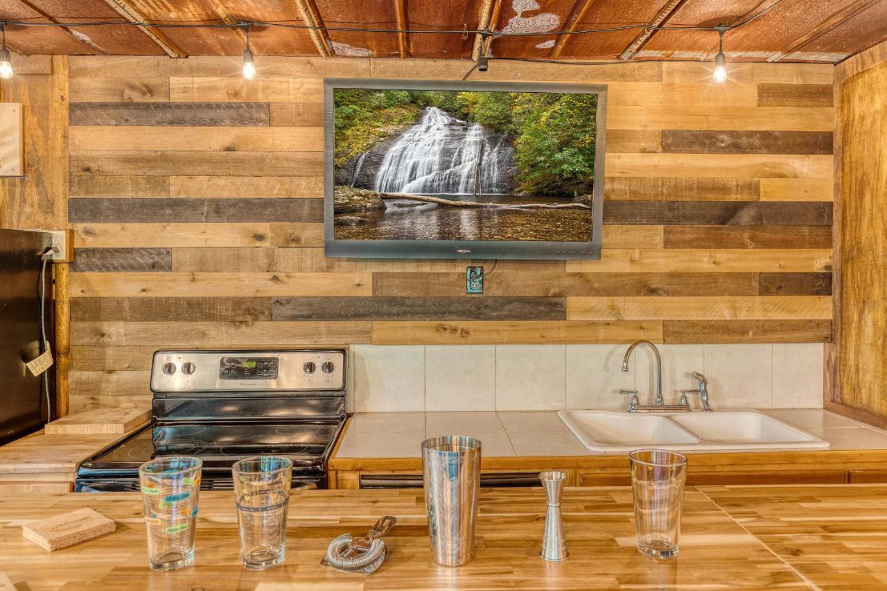 Secluded Sunrise Ridge-10 Min From Blue Ridge, King Beds, Hot Tub, 2 Porches, Fireplace Wood Burning, Mountain View, Cozy Exterior photo