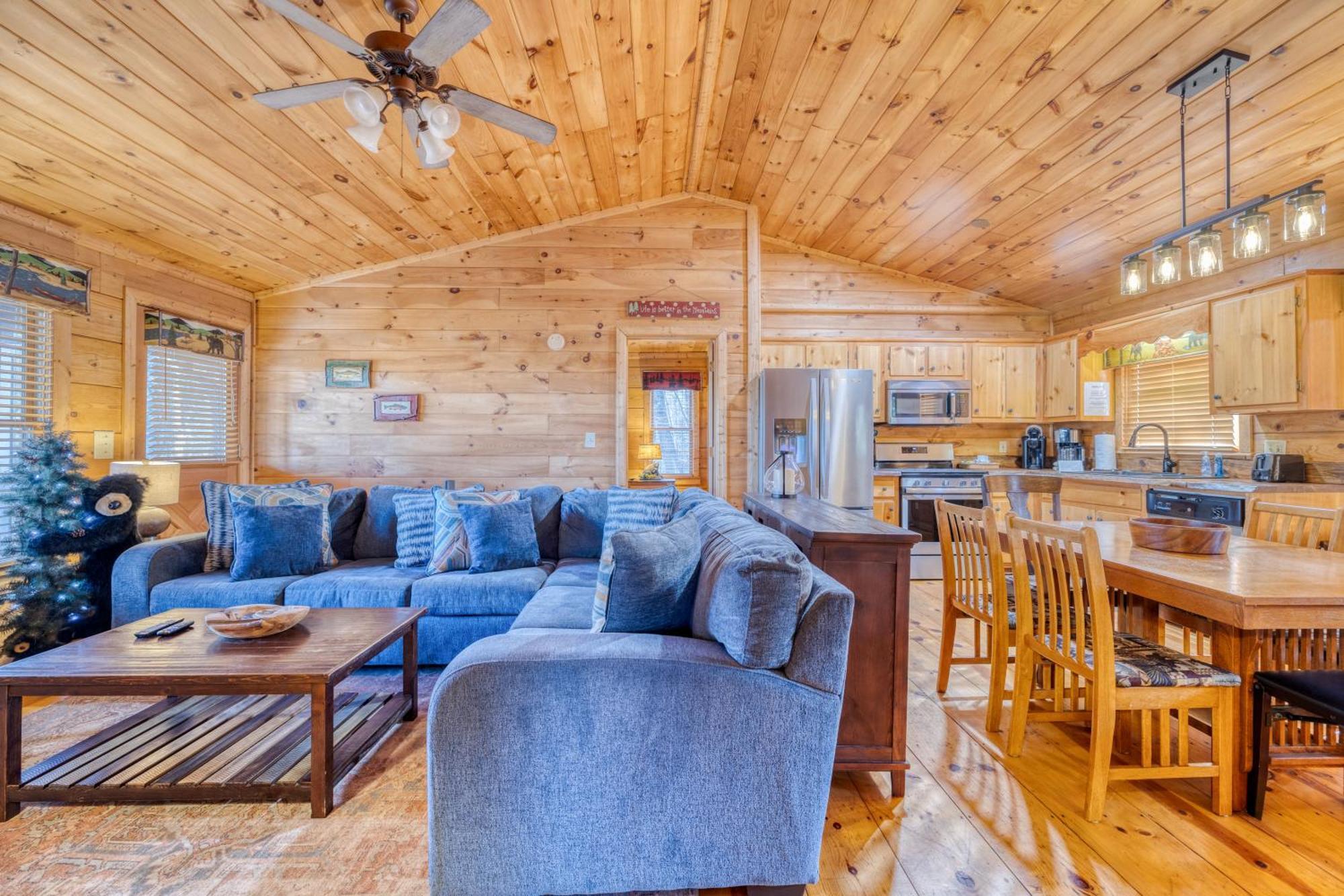 Secluded Sunrise Ridge-10 Min From Blue Ridge, King Beds, Hot Tub, 2 Porches, Fireplace Wood Burning, Mountain View, Cozy Exterior photo