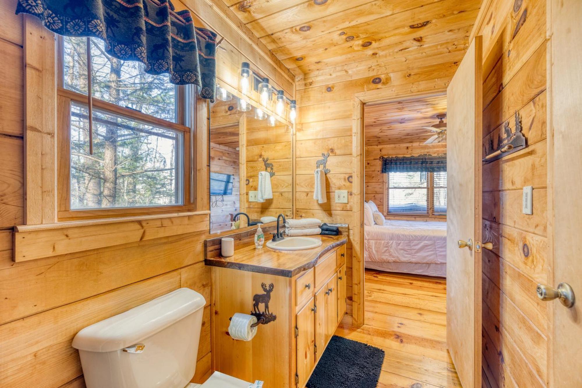 Secluded Sunrise Ridge-10 Min From Blue Ridge, King Beds, Hot Tub, 2 Porches, Fireplace Wood Burning, Mountain View, Cozy Exterior photo