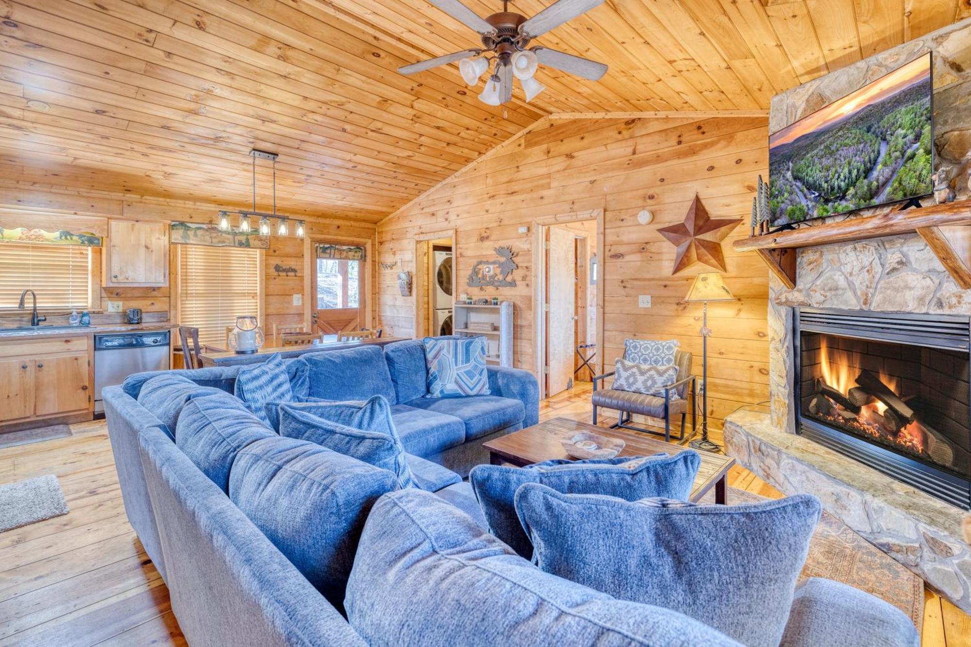Secluded Sunrise Ridge-10 Min From Blue Ridge, King Beds, Hot Tub, 2 Porches, Fireplace Wood Burning, Mountain View, Cozy Exterior photo